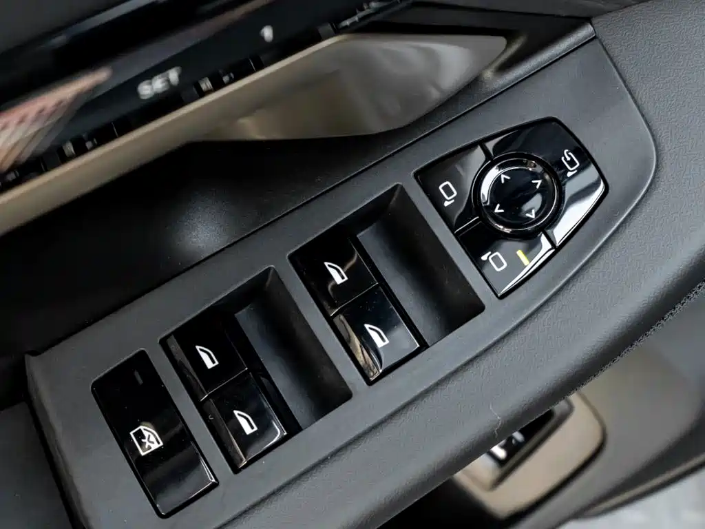BMW 5 Series — фото 23