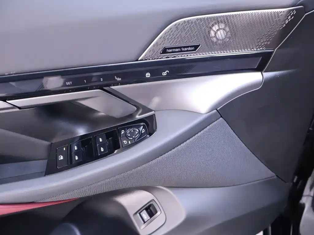BMW 5 Series — фото 17