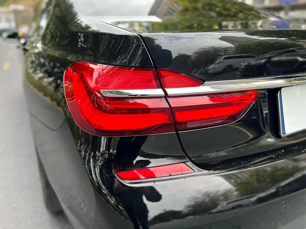 BMW 7 Series — фото 14