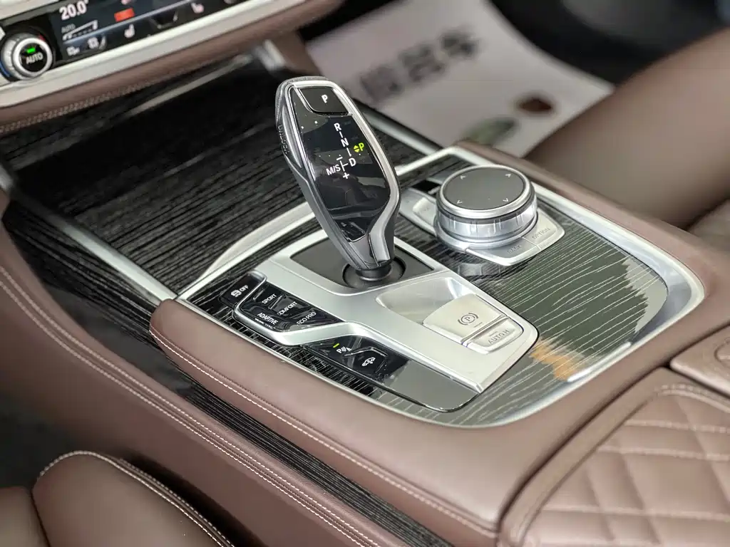 BMW 7 Series — фото 13