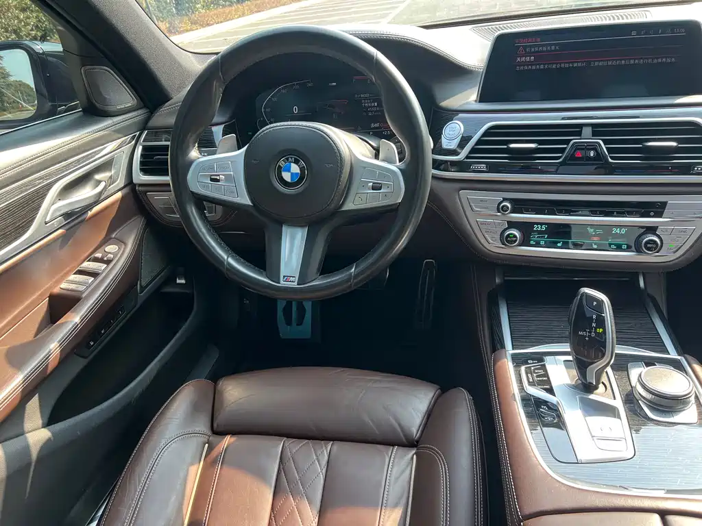 BMW 7 Series — фото 14
