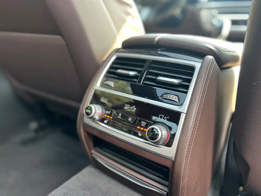 BMW 7 Series — фото 17