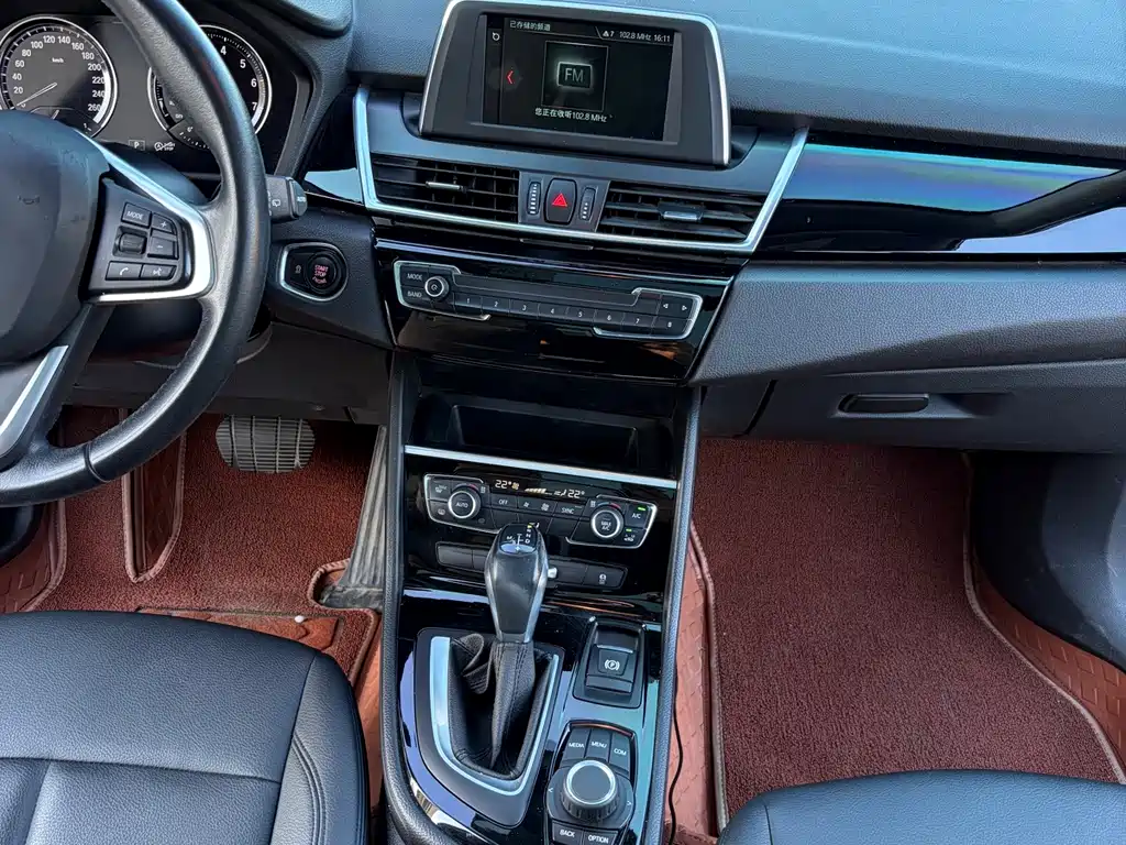 BMW 2 Series Active Tourer — фото 7