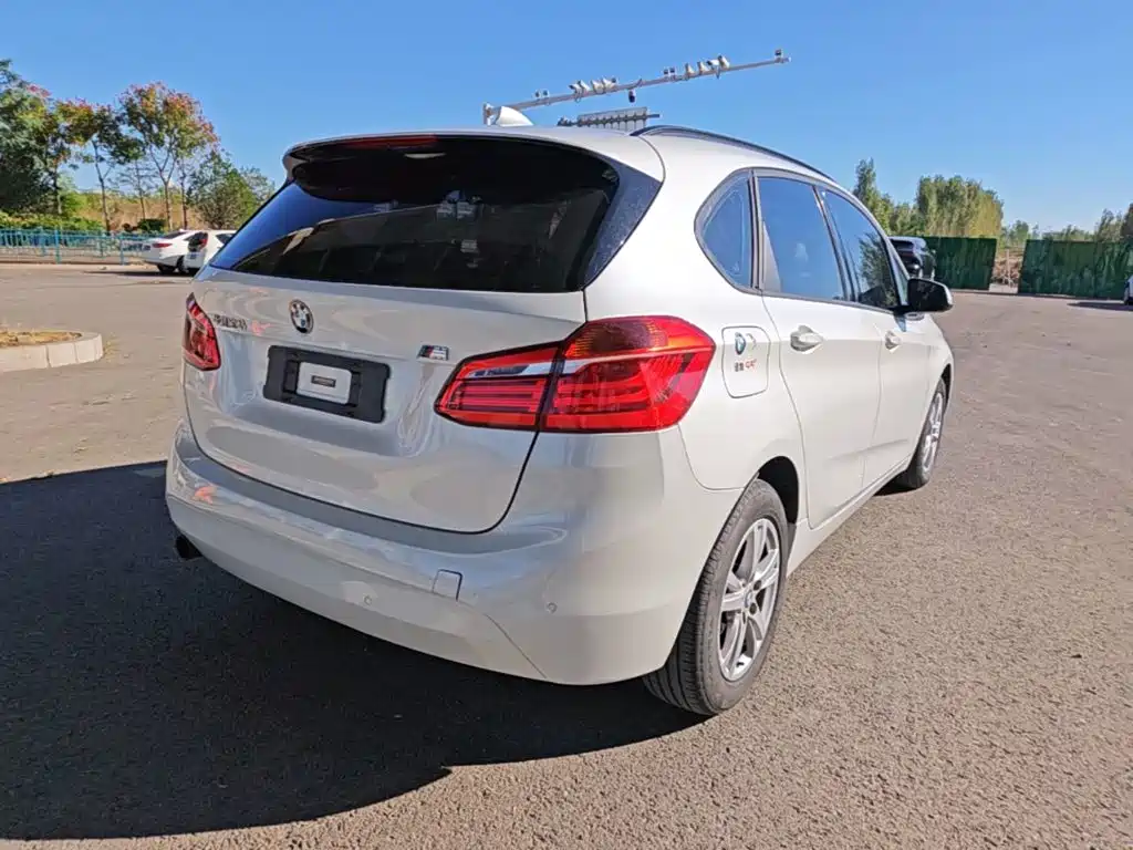 BMW 2 Series Active Tourer — фото 6