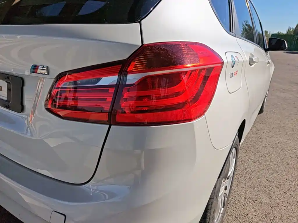 BMW 2 Series Active Tourer — фото 7
