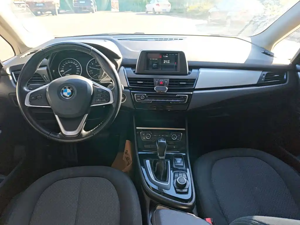 BMW 2 Series Active Tourer — фото 9