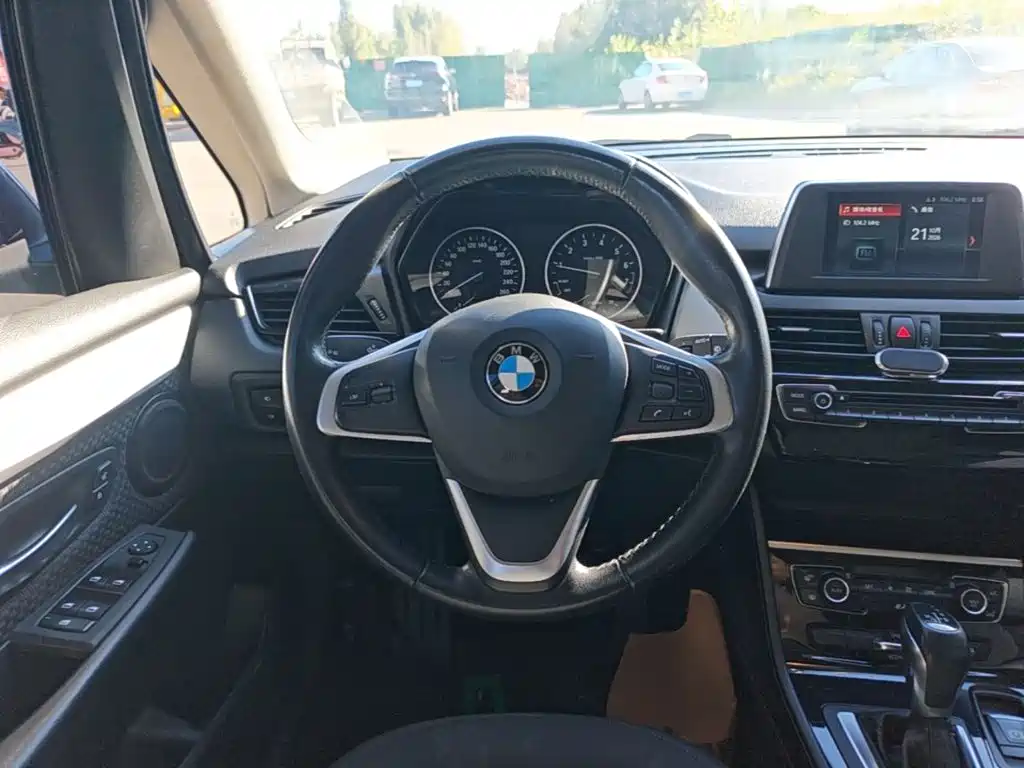 BMW 2 Series Active Tourer — фото 10