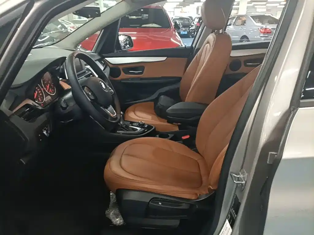 BMW 2 Series Active Tourer — фото 14