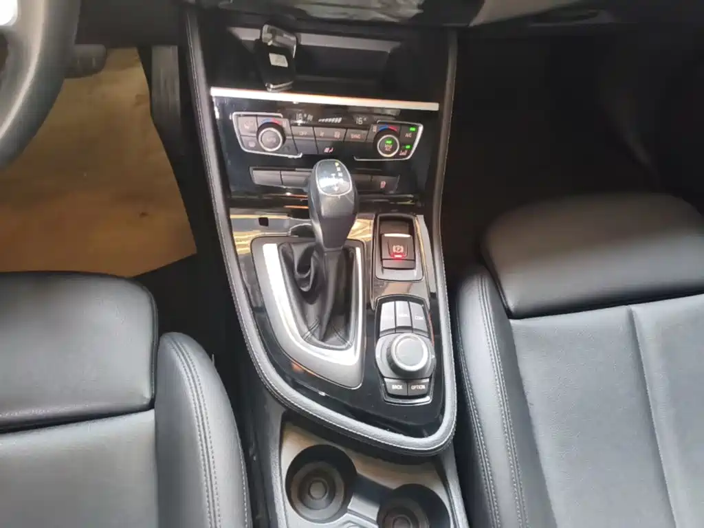 BMW 2 Series Active Tourer — фото 13