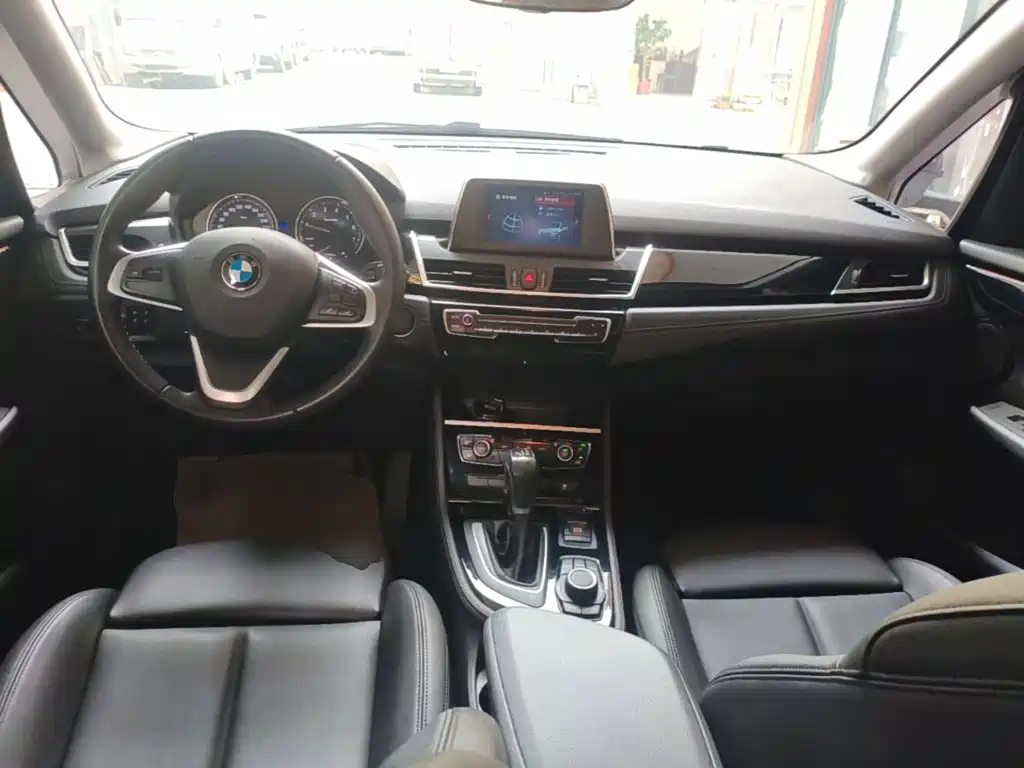 BMW 2 Series Active Tourer — фото 9