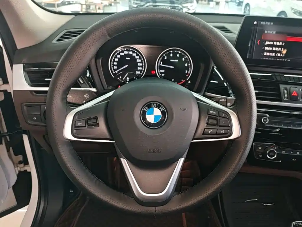 BMW X1 — фото 10
