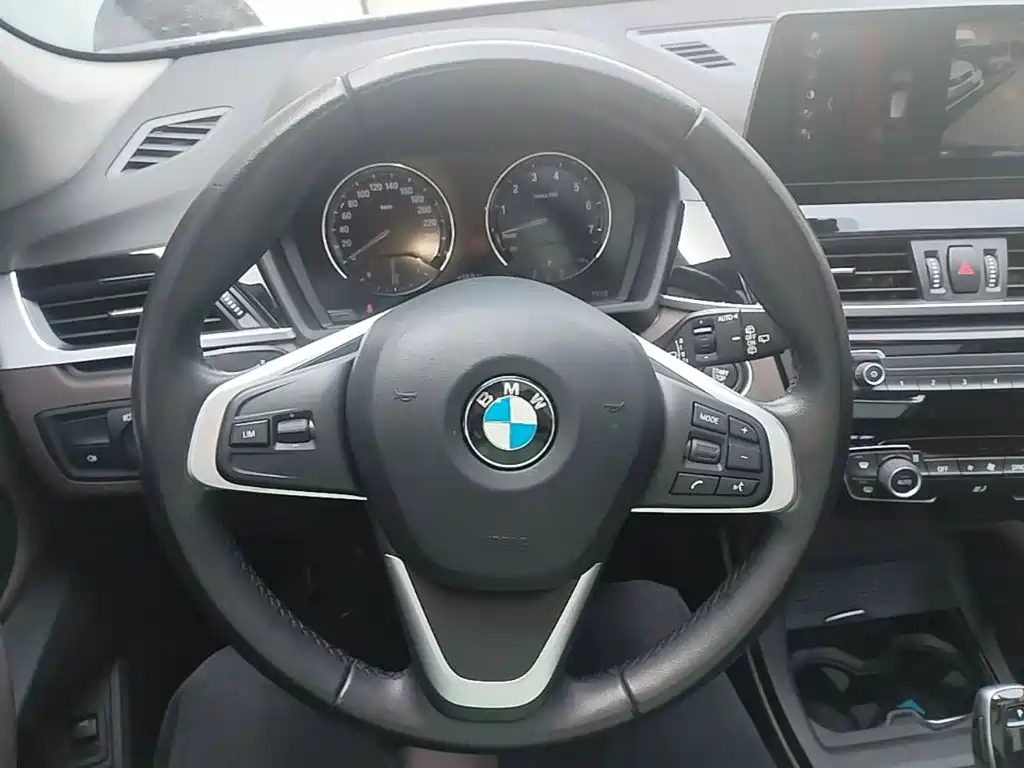 BMW X1 — фото 10