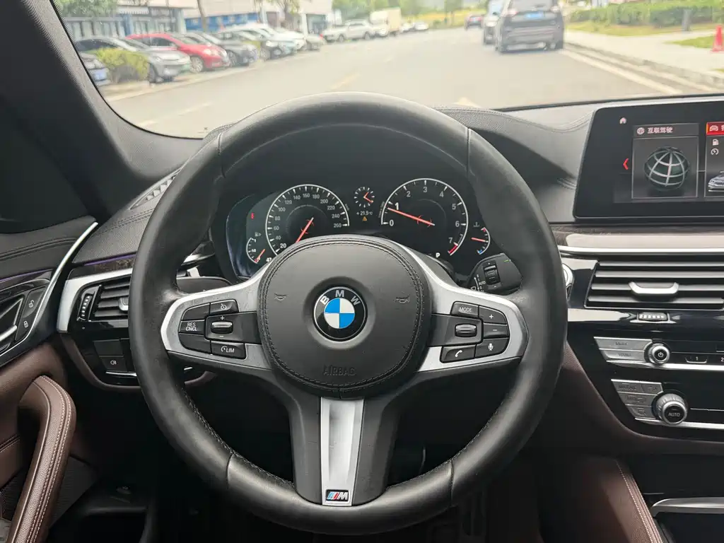BMW 5 Series — фото 10