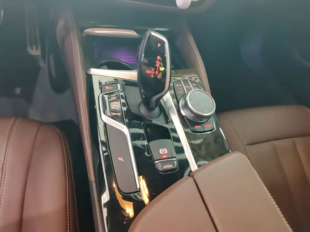 BMW 5 Series — фото 13