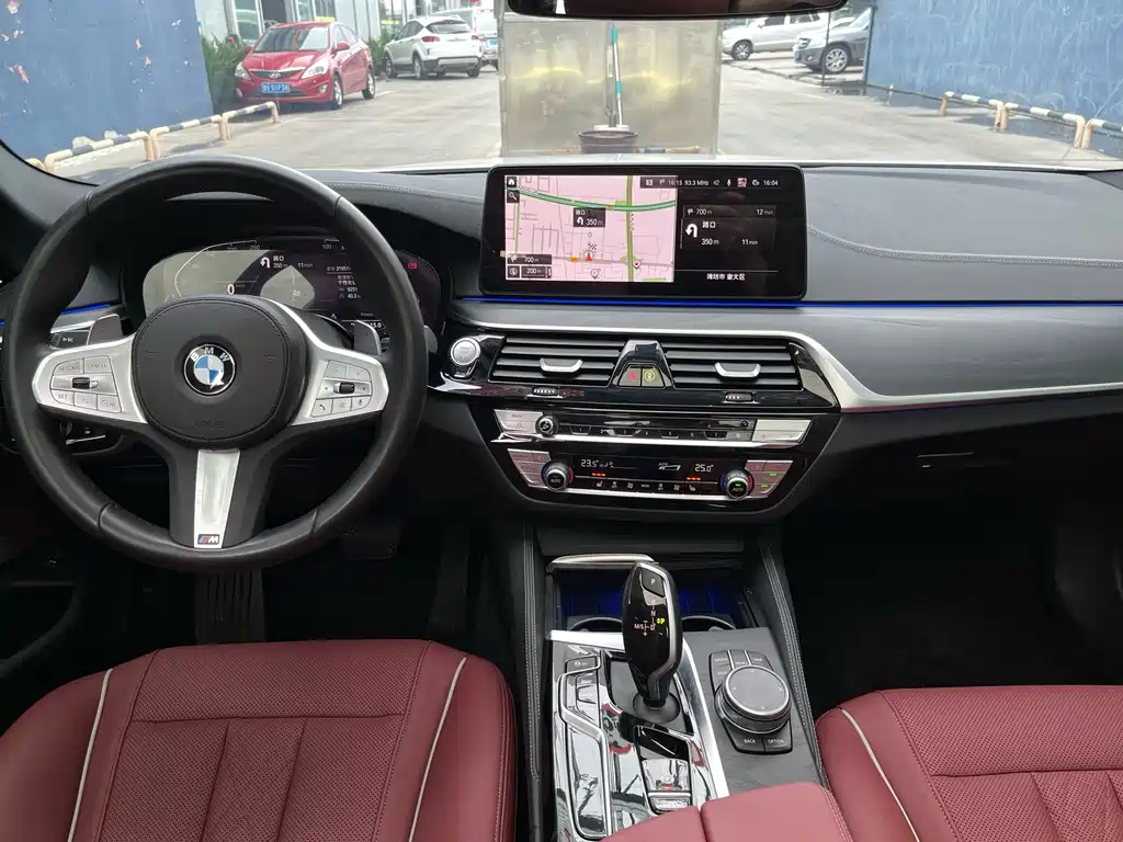 BMW 5 Series — фото 14
