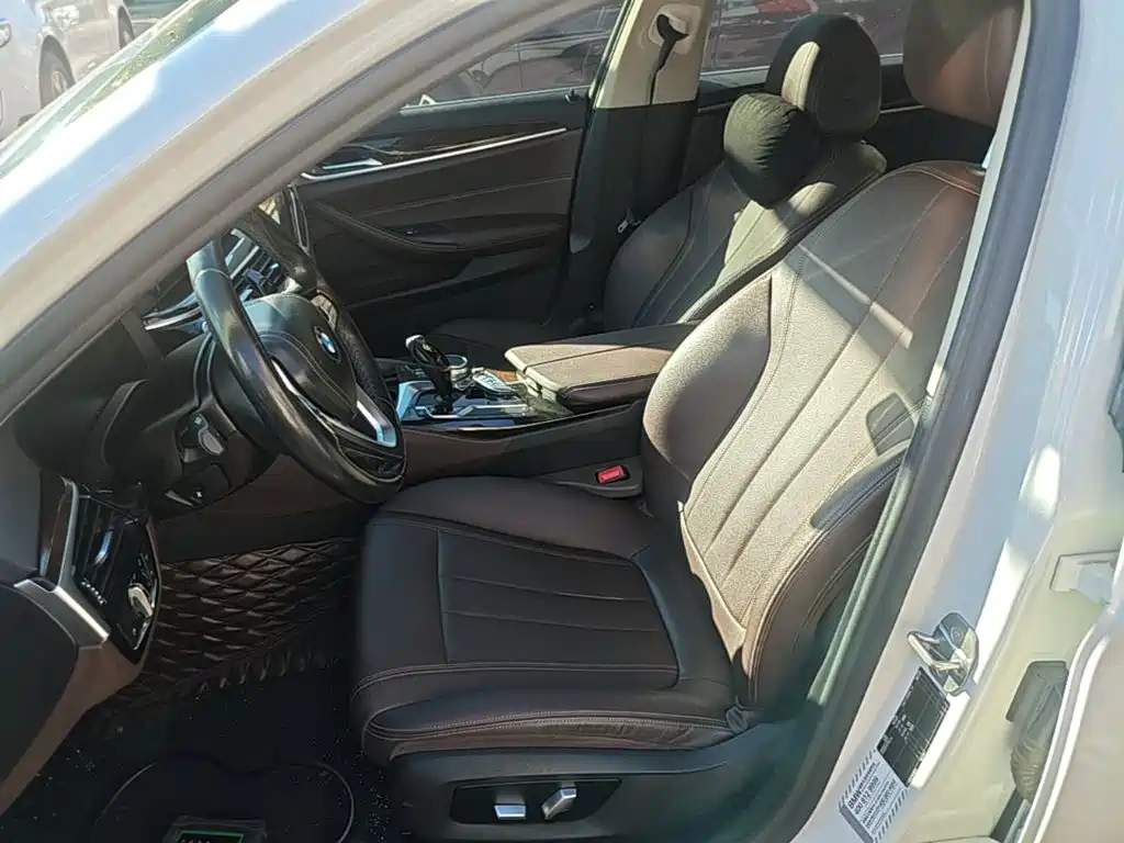 BMW 5 Series — фото 14