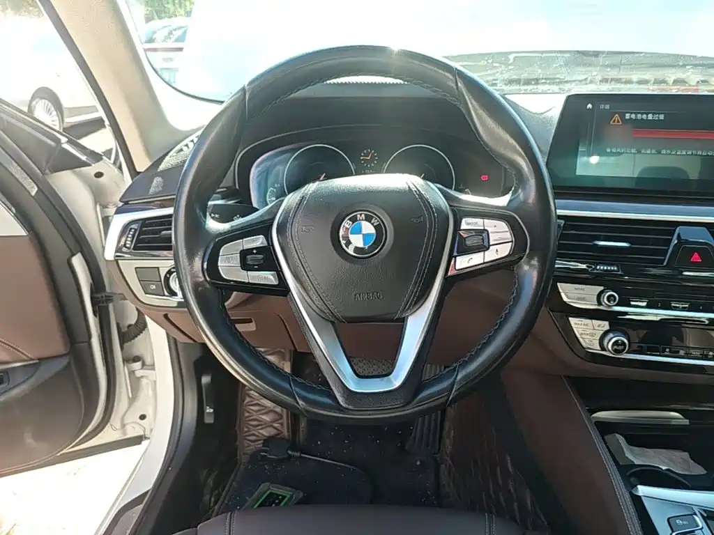 BMW 5 Series — фото 10