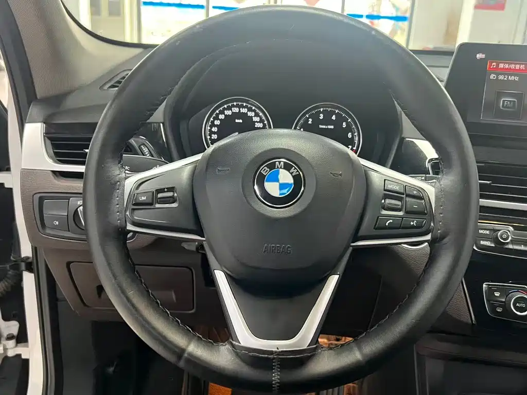 BMW X1 — фото 13