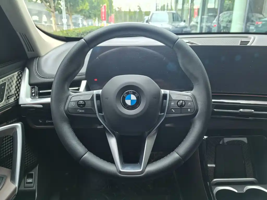 BMW X1 — фото 9