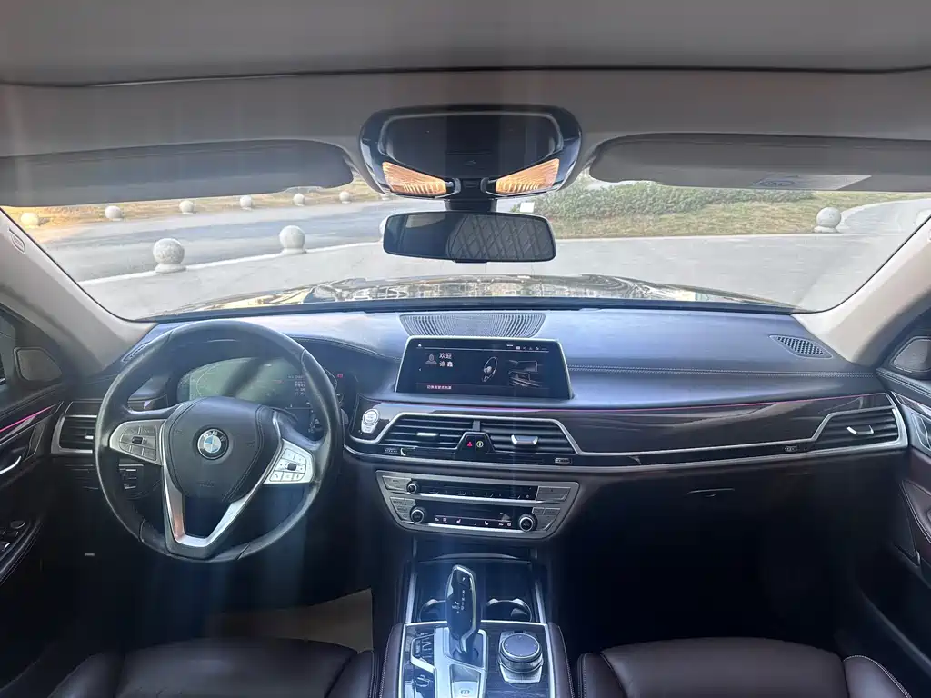 BMW 7 Series — фото 15