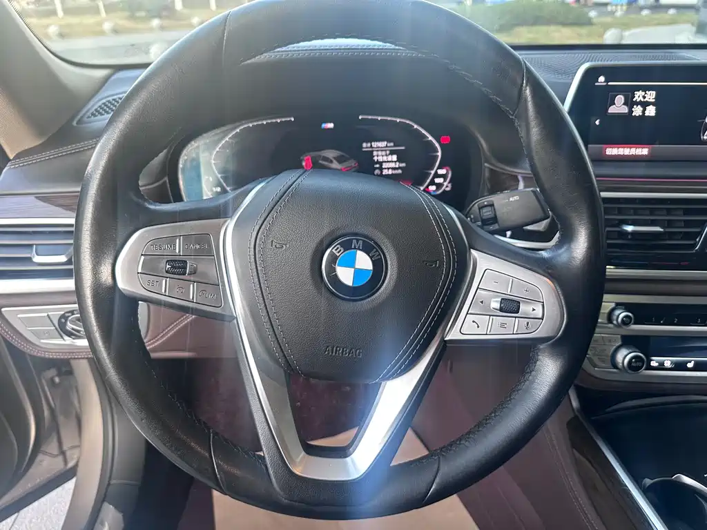 BMW 7 Series — фото 21