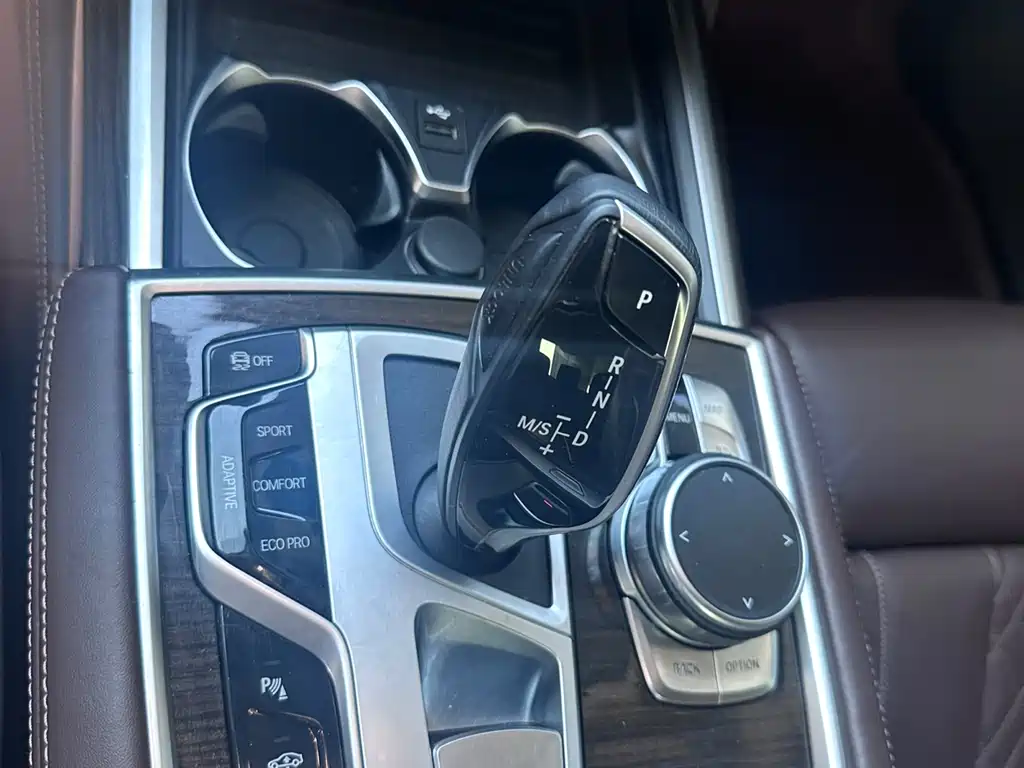 BMW 7 Series — фото 23