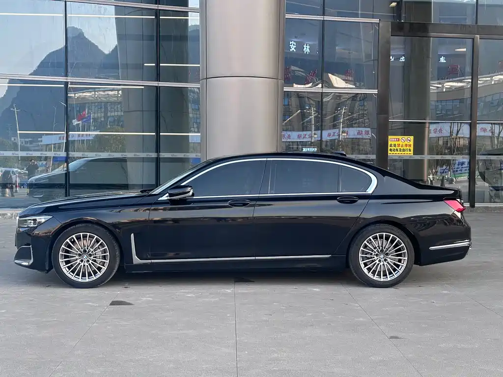 BMW 7 Series — фото 4