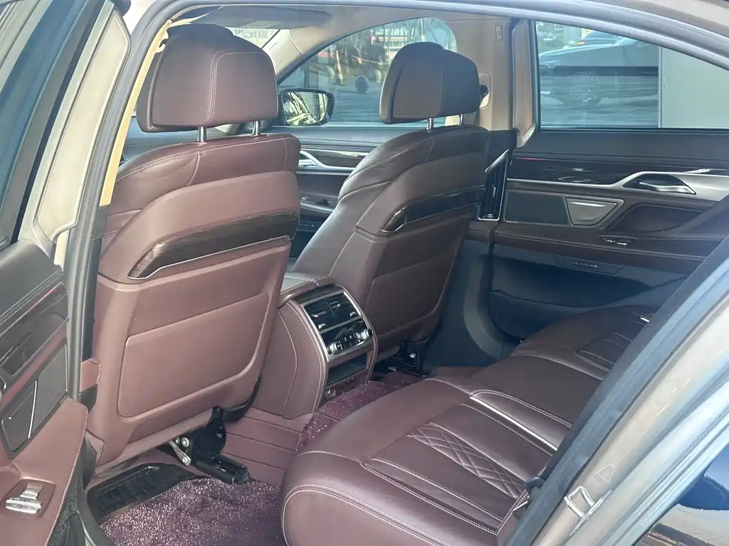 BMW 7 Series — фото 10