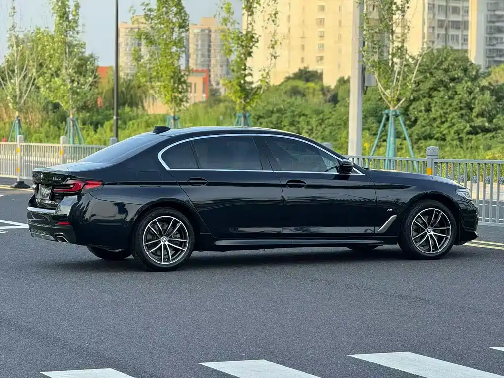 BMW 5 Series — фото 3