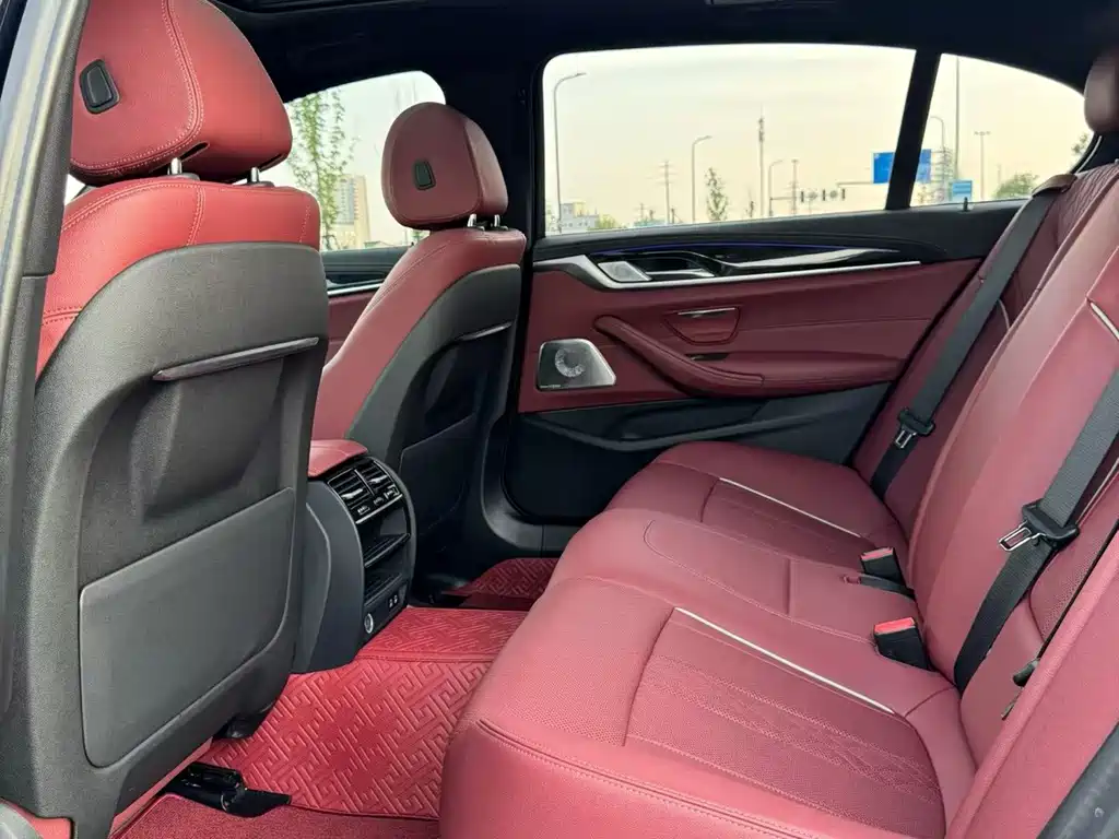 BMW 5 Series — фото 7