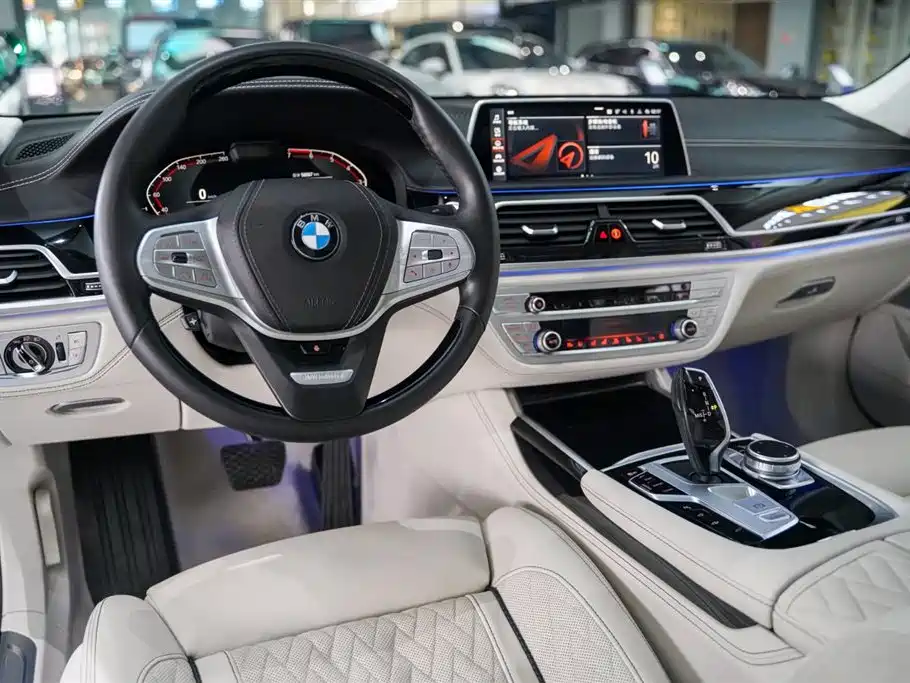BMW 7 Series — фото 2