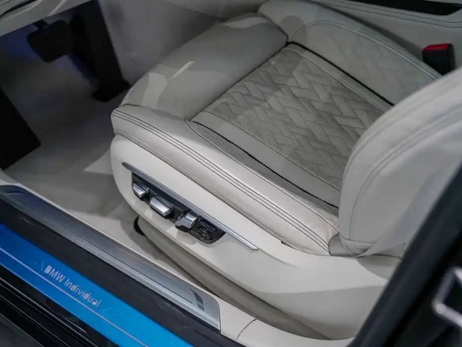 BMW 7 Series — фото 14