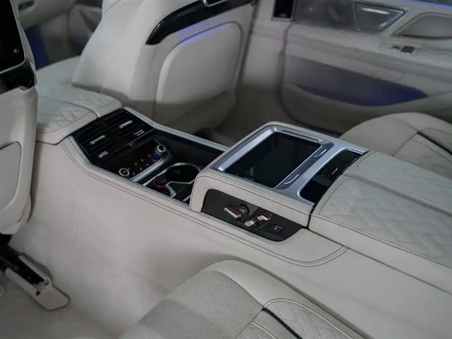BMW 7 Series — фото 15