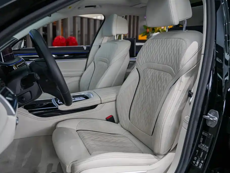 BMW 7 Series — фото 19