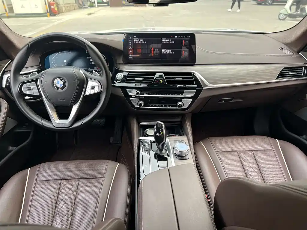 BMW 5 Series — фото 5