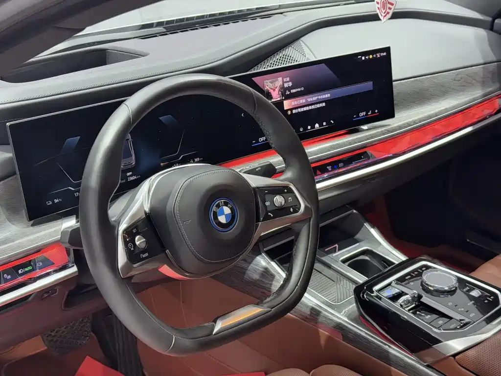 BMW i7 — фото 11