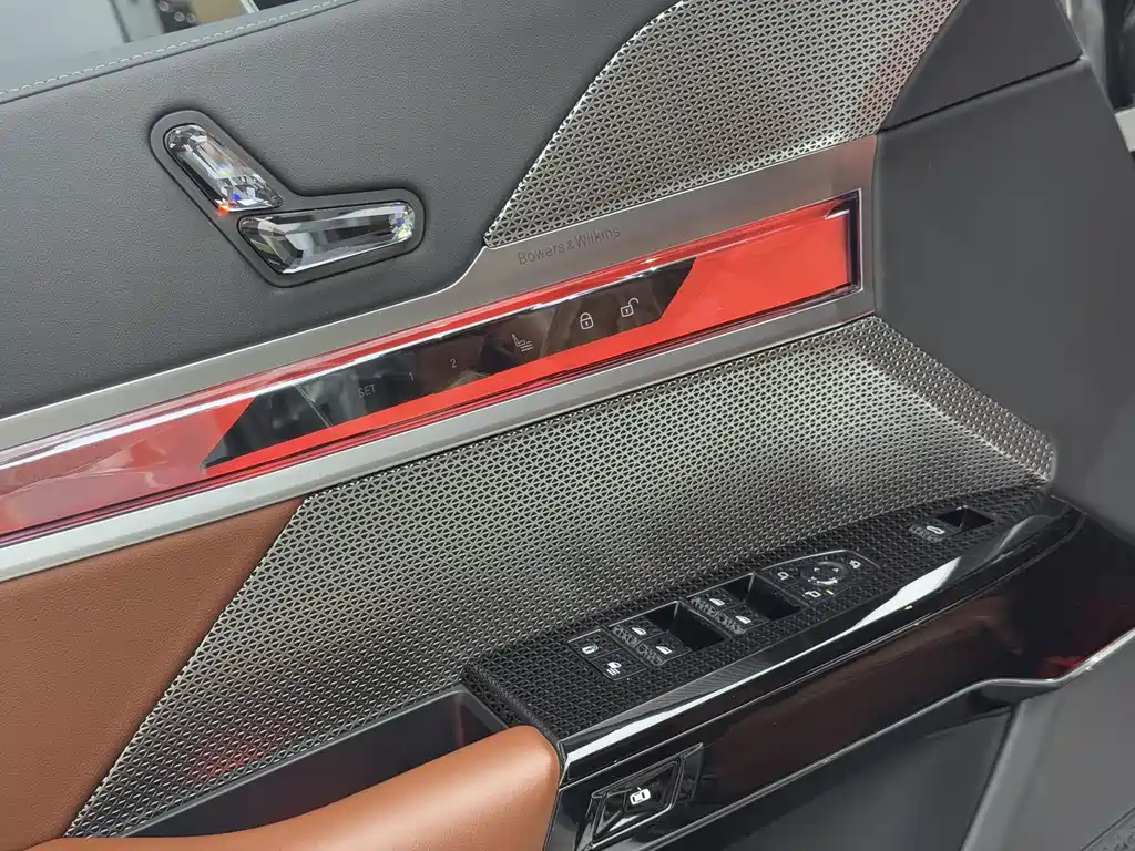 BMW i7 — фото 19