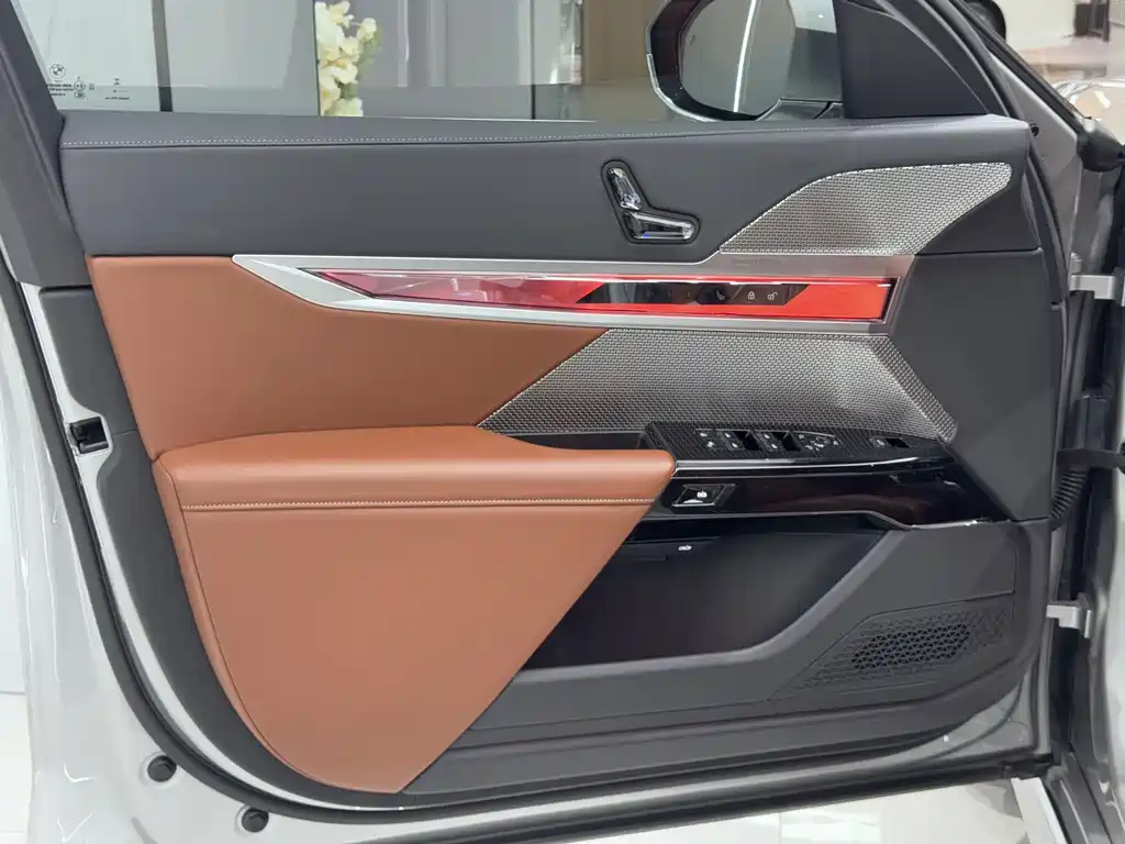 BMW i7 — фото 20