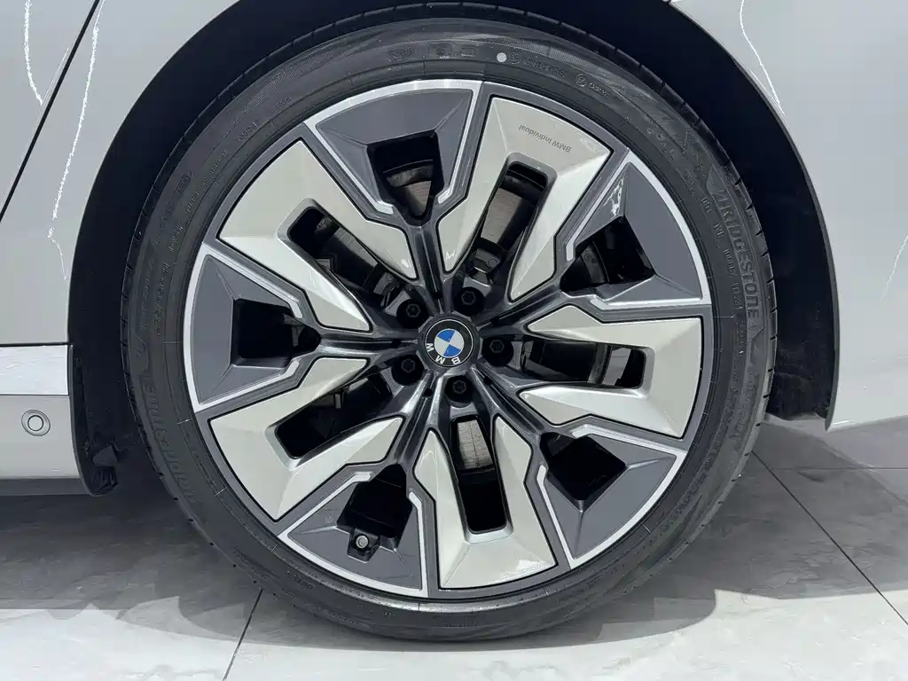 BMW i7 — фото 22