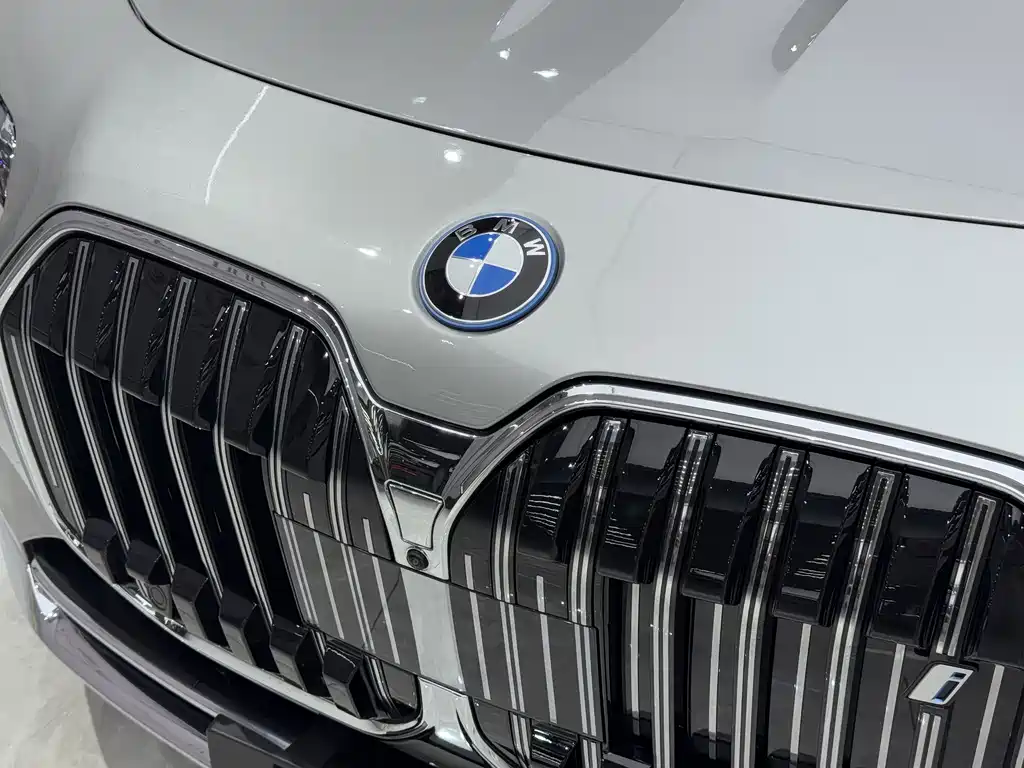 BMW i7 — фото 6