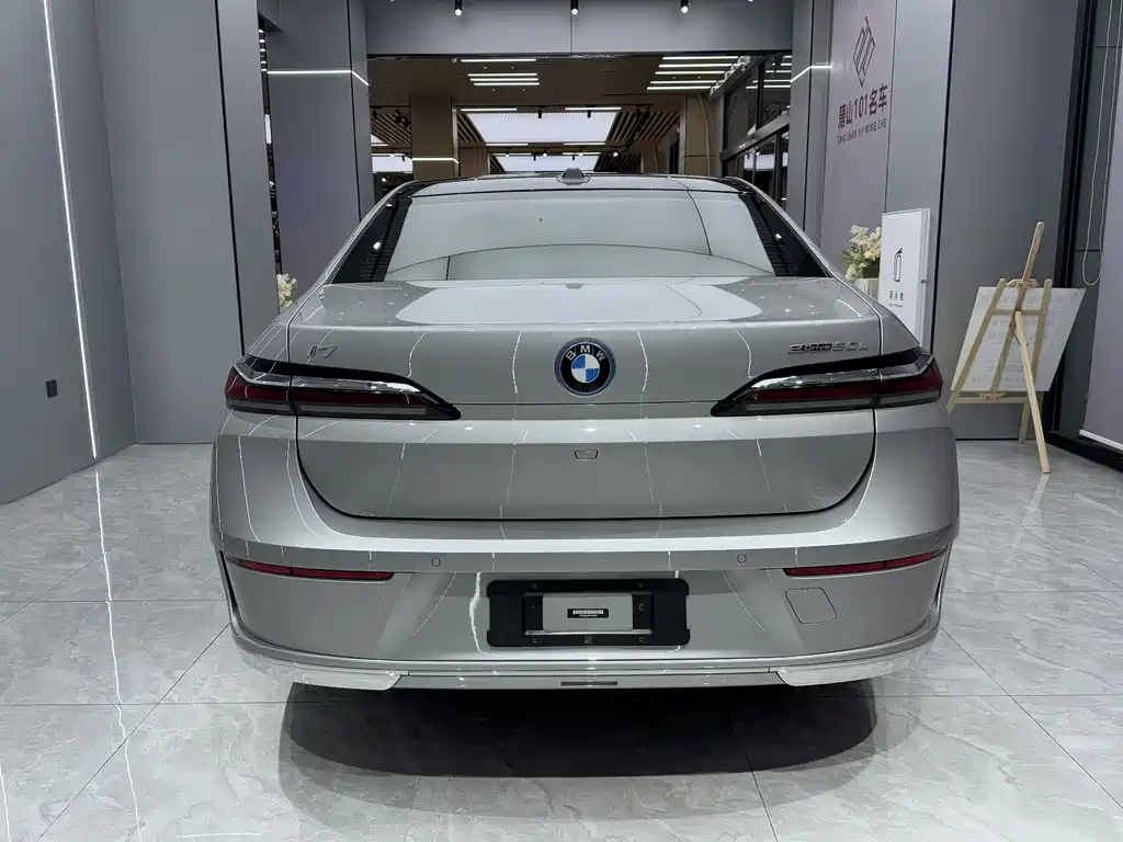 BMW i7 — фото 7