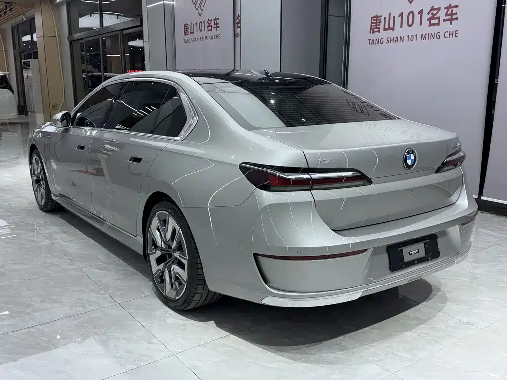 BMW i7 — фото 8
