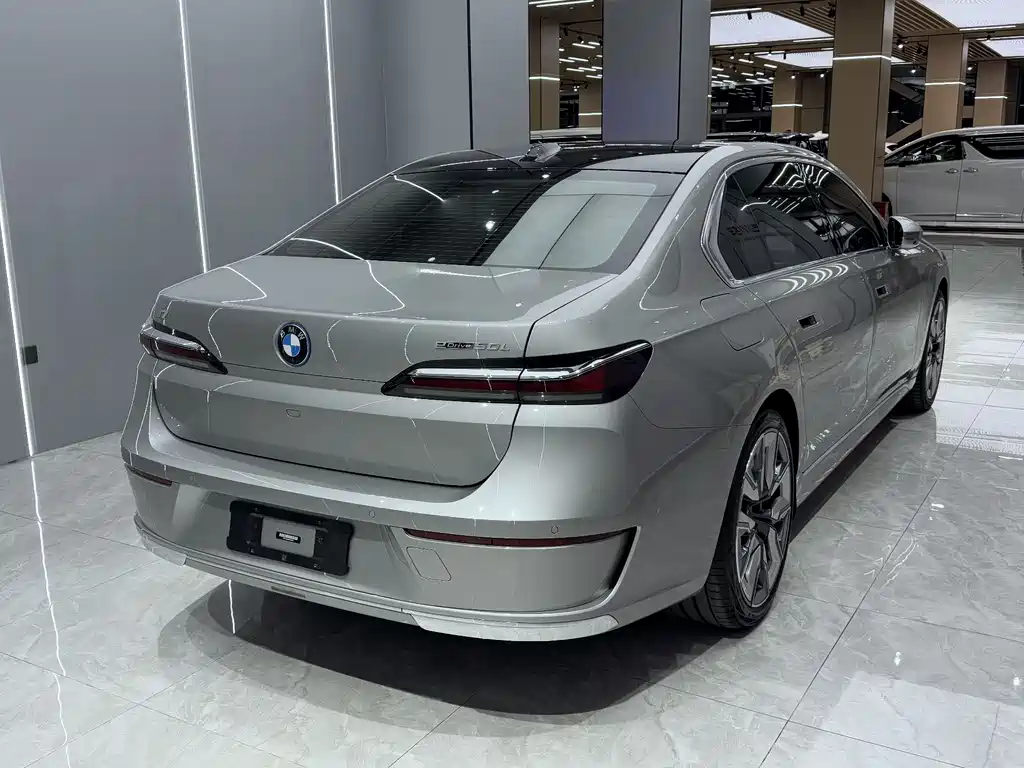 BMW i7 — фото 9