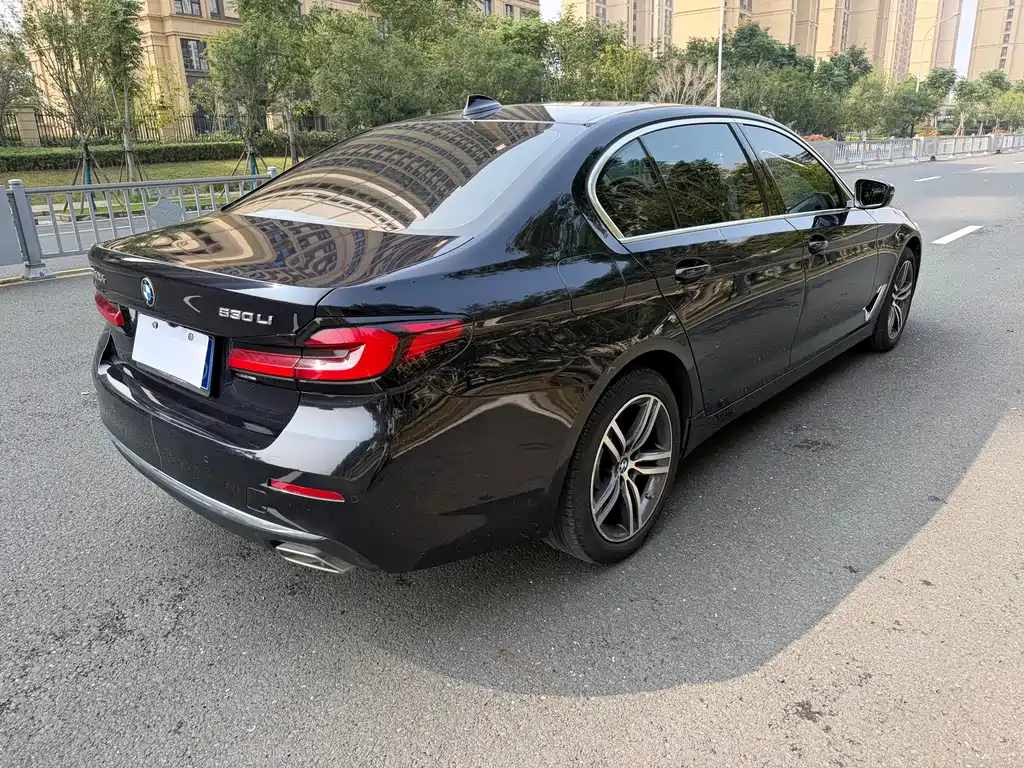 BMW 5 Series — фото 13