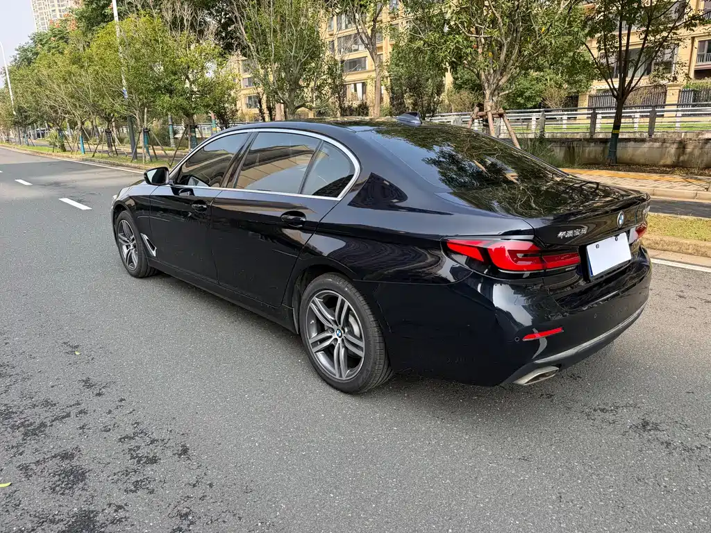 BMW 5 Series — фото 14
