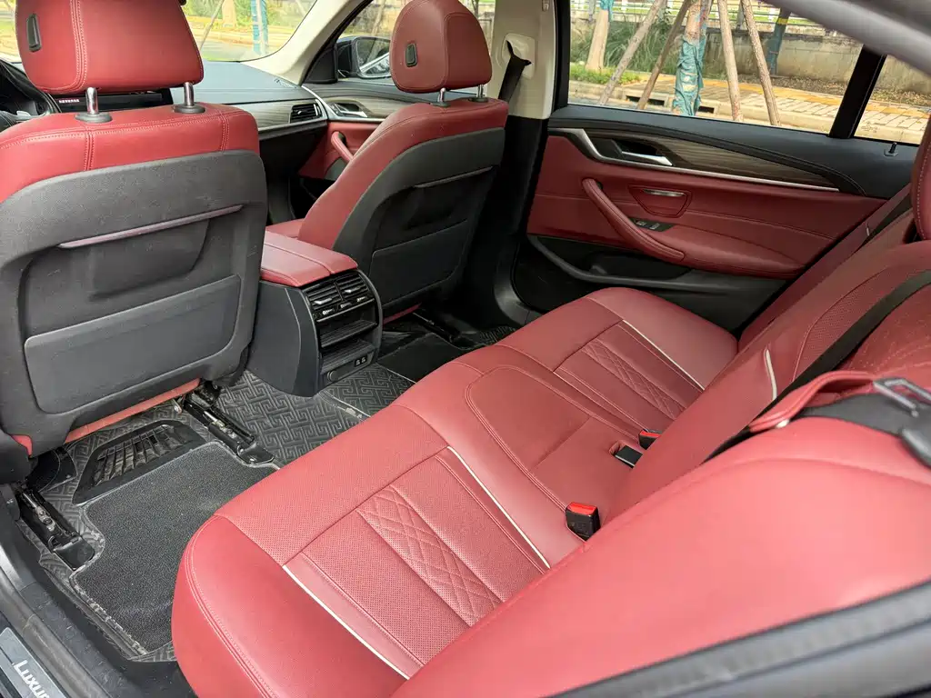 BMW 5 Series — фото 19