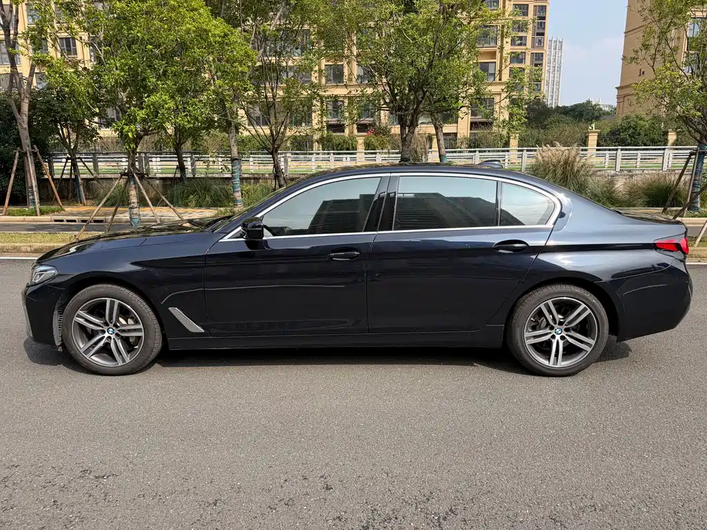 BMW 5 Series — фото 4