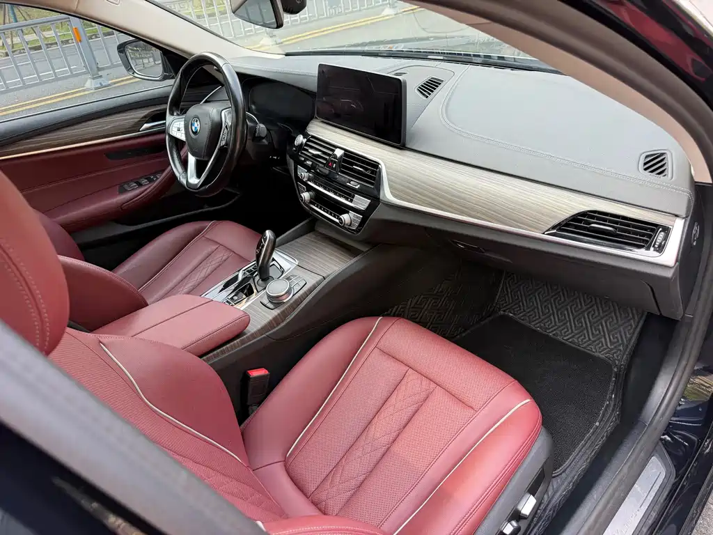 BMW 5 Series — фото 10