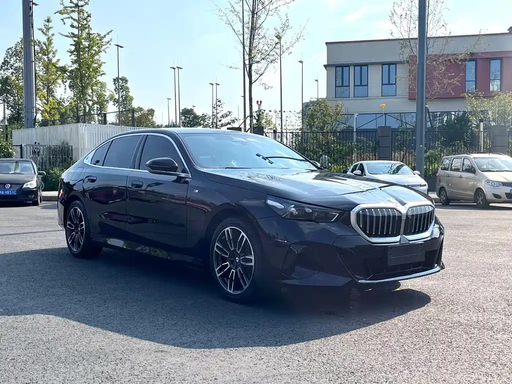 BMW 5 Series — фото 3