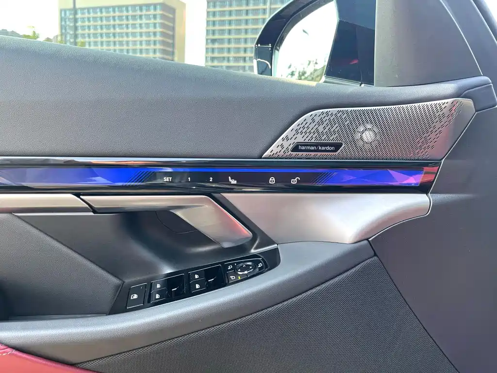 BMW 5 Series — фото 10